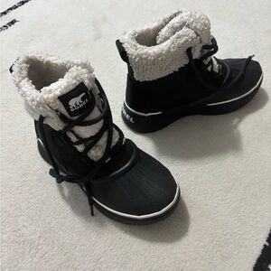Sorel Out N About IV Chillz Black and Cream Boots